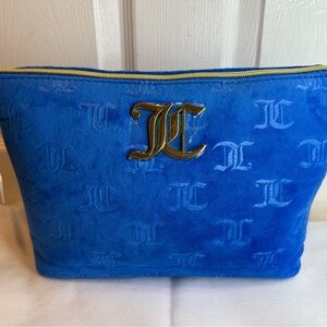 JUICY COUTURE VALOUR WEDGE COSMETIC CASE